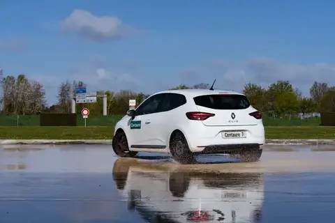Stage conduite route glissante à à Rennes - image 3