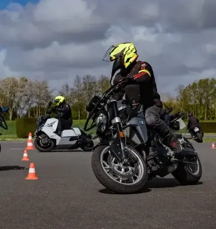 Stage conduite route glissante à Angers - image 2