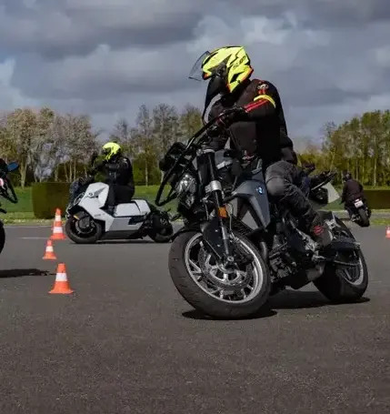 Stage conduite route glissante à Nantes - image 4