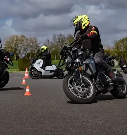 stage de perfectionnement moto à Laval - image 3